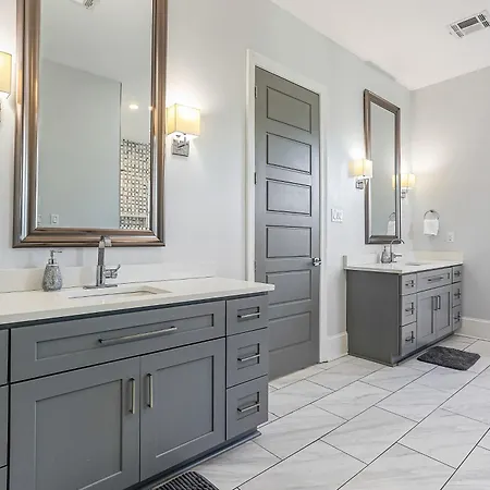 Sunny Walking Distance To Quarter And Dome * New Orleans