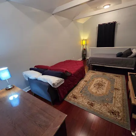 Private Bedroom Bath Sitting & Porch Apartment