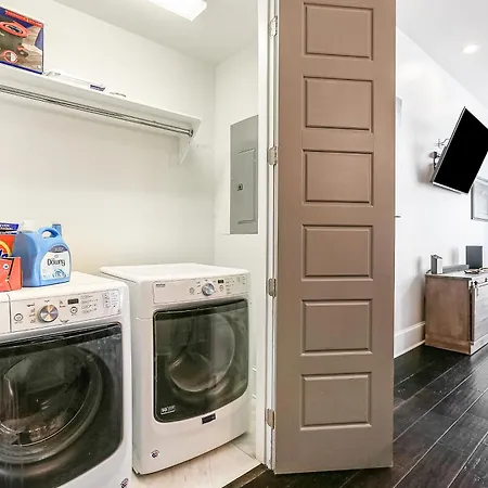 Sunny Walking Distance To Quarter And Dome Apartment *