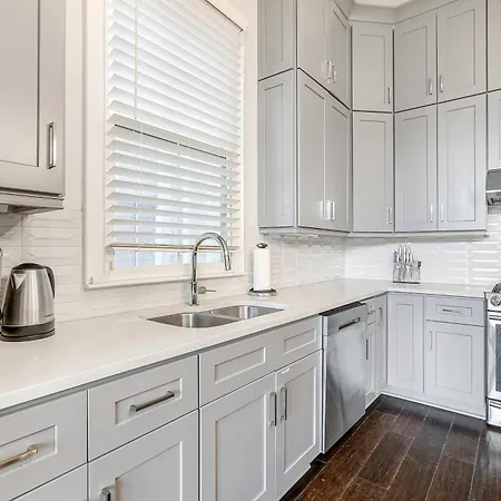 Sunny Walking Distance To Quarter And Dome Apartment New Orleans