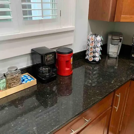 Carondelet Court Apartment
