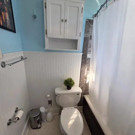Private Bedroom Bath Sitting & Porch * New Orleans