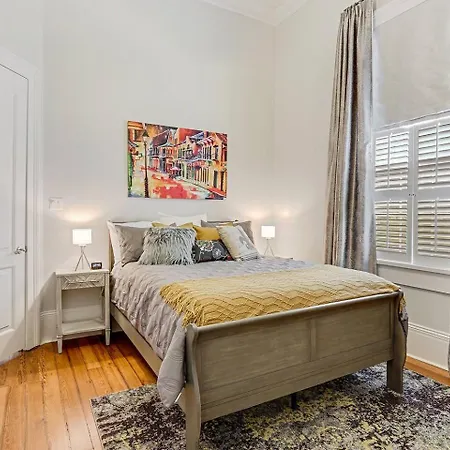 Apartment Carondelet Court *