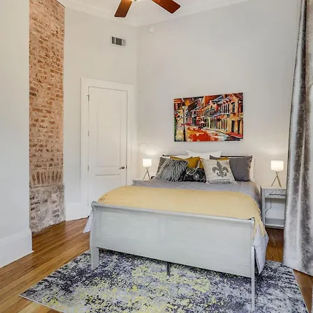 Apartment Carondelet Court *