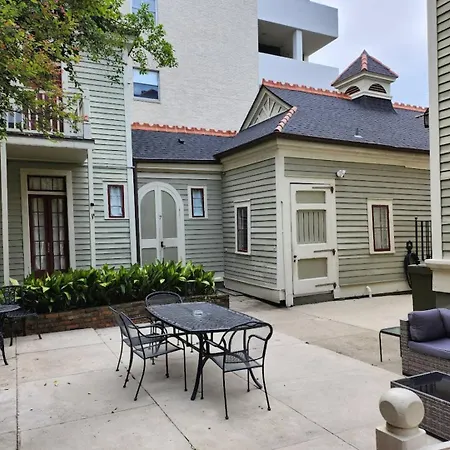 Apartment Walker Mansion On St Charles Ave - Unit 4 New Orleans