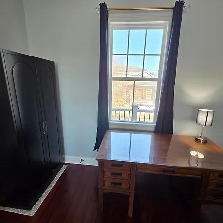 Private Bedroom Bath Sitting & Porch Apartment *