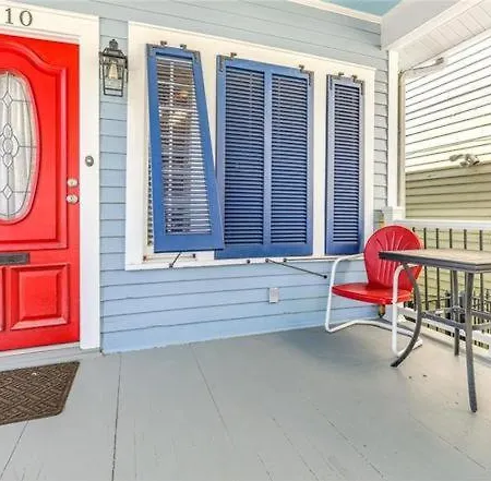 Private Bedroom Bath Sitting & Porch Apartment *