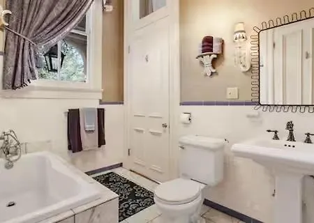 Walker Mansion On St Charles Ave - Unit 4 Apartment