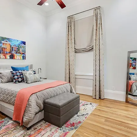 Carondelet Court Apartment New Orleans