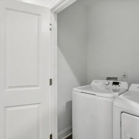 Spacious 10br Nola Home, Perfect For Groups, King Bed Apartment