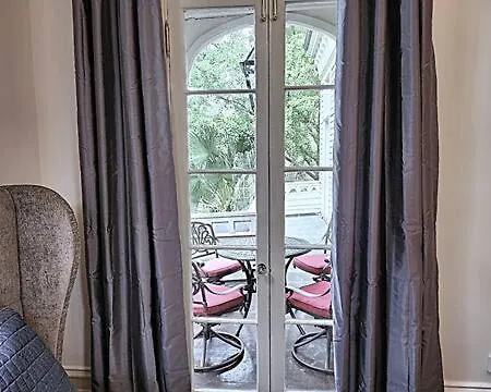 Walker Mansion On St Charles Ave - Unit 4 Apartment