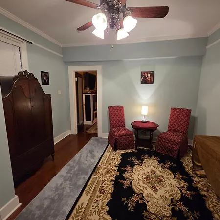 Private Bedroom Bath Sitting & Porch Apartment *