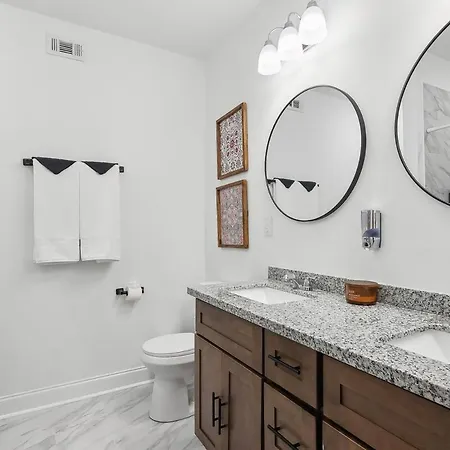 Spacious 10br Nola Home, Perfect For Groups, King Bed Apartment