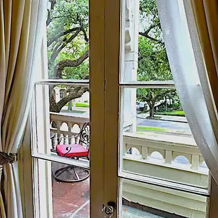 Walker Mansion On St Charles Ave - Unit 4 Apartment