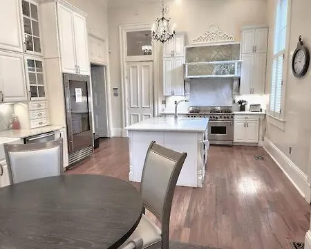 Walker Mansion On St Charles Ave - Unit 4 Apartment
