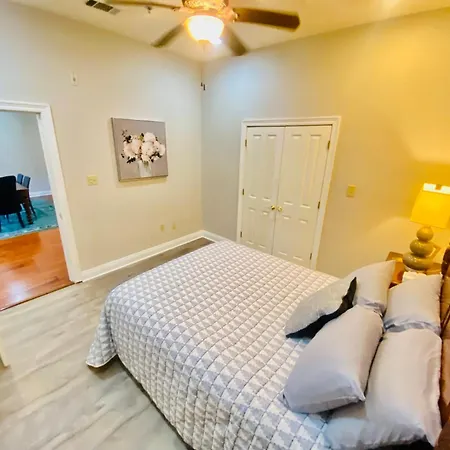 Nola Apartment *