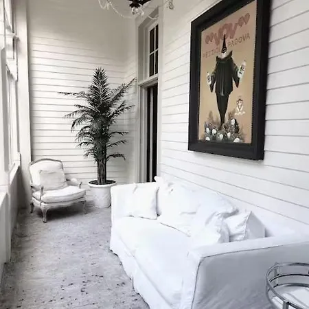 Walker Mansion On St Charles Ave - Unit 4 *