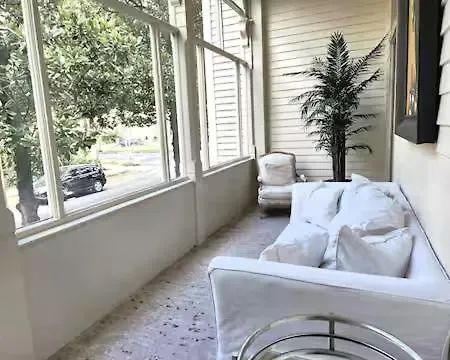 Apartment Walker Mansion On St Charles Ave - Unit 4