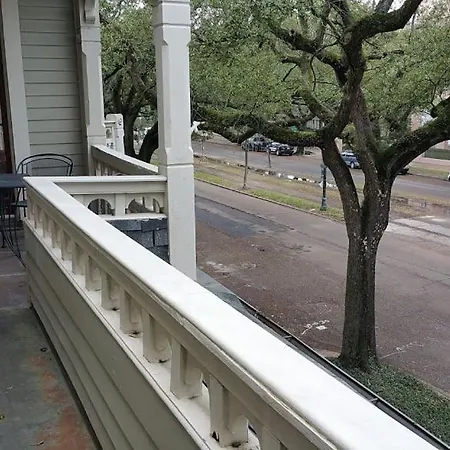 Walker Mansion On St Charles Ave - Unit 4 Apartment