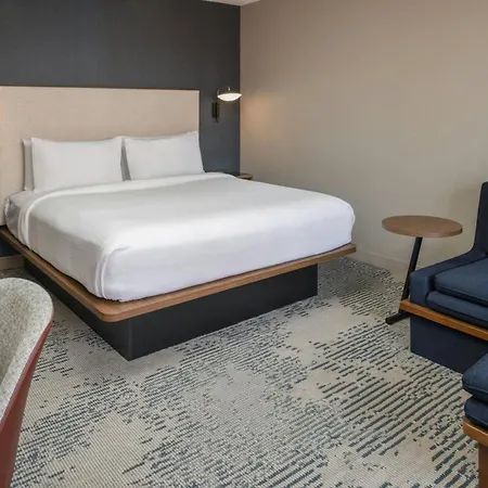 Courtyard By Marriott Warehouse Arts District Hotel 3*