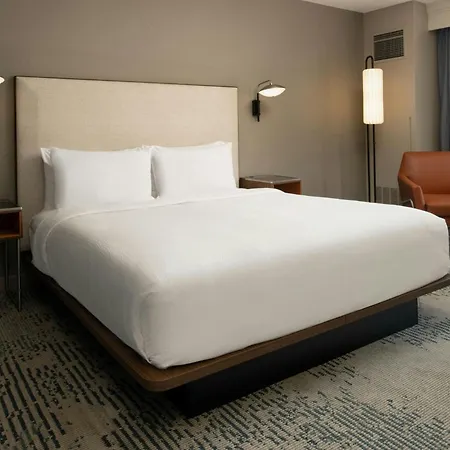 Courtyard By Marriott Warehouse Arts District 3*