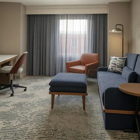 Courtyard By Marriott Warehouse Arts District 3*