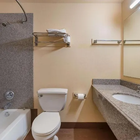Relax Inn & Suites