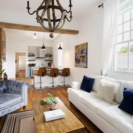 Modern Victorian House With Relaxing Courtyard - Near Fq Holiday home *