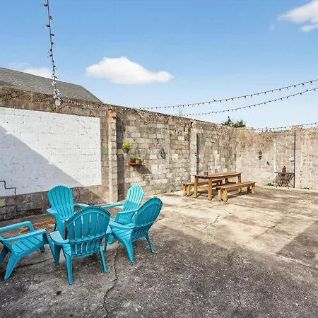 Holiday home 3 Bb Urban Oasis W Private Parking &amazing Patio *