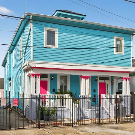 Urban 3 Bedroom Local Art Filled Frenchman Oasis