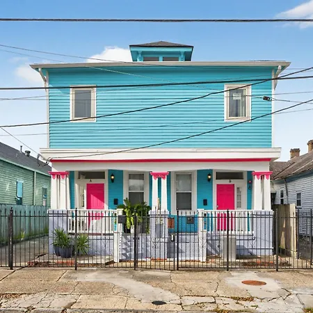 Urban 3 Bedroom Local Art Filled Frenchman Oasis