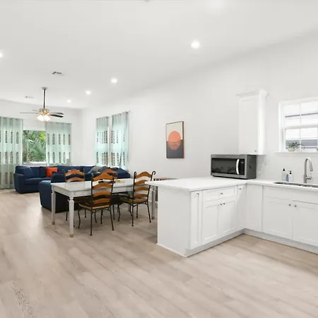 Holiday home Sunny 5bed W Parking And Direct Streetcar Access New Orleans