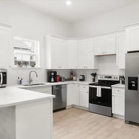 Sunny 5bed W Parking And Direct Streetcar Access *