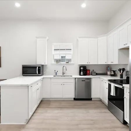 Sunny 5bed W Parking And Direct Streetcar Access *