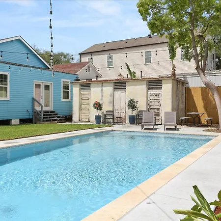 Sunny 5bed W Parking And Direct Streetcar Access Holiday home