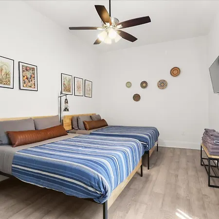Sunny 5bed W Parking And Direct Streetcar Access Holiday home