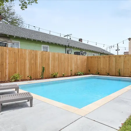 Sunny 5bed W Parking And Direct Streetcar Access Holiday home New Orleans