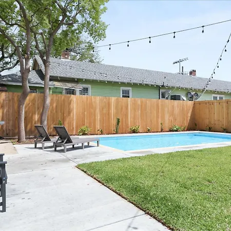 Holiday home Sunny 5bed W Parking And Direct Streetcar Access New Orleans