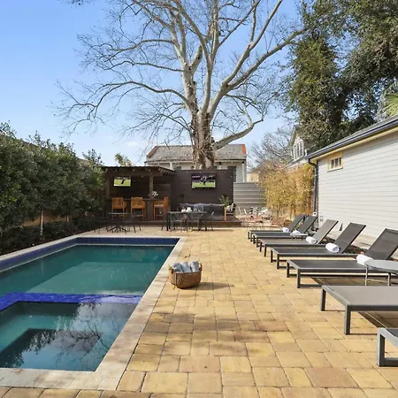 Holiday home Historic 8br With Pool Hot Tub *