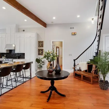 Historic 8br With Pool Hot Tub Holiday home *
