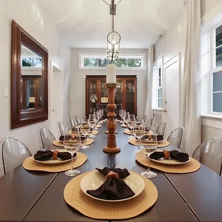 Historic 8br With Pool Hot Tub Holiday home *
