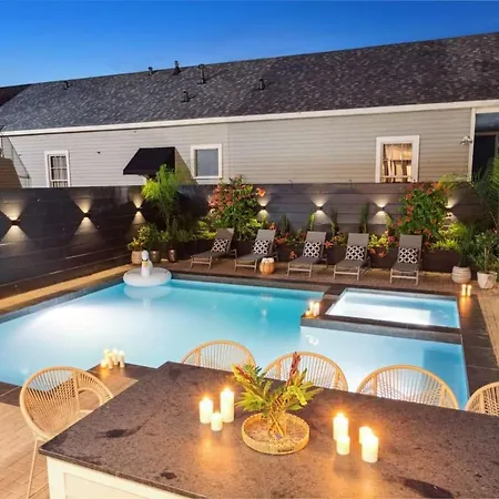 Gorgeous Grand With Heated Pool Holiday home *