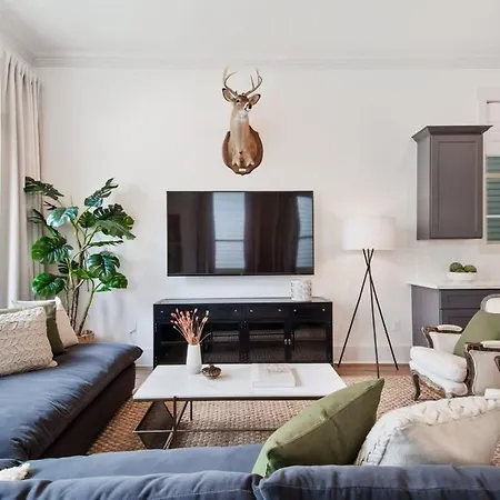 Relaxing Private Heated Pool Holiday home New Orleans