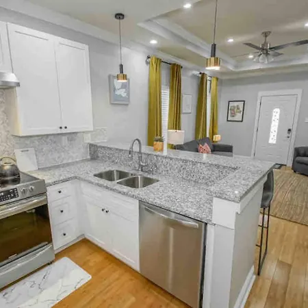 Patio Retreat Near Superdome & Jazz Fest