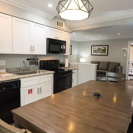 Frenchmen Private W Pool & Hot Tub Access 3*