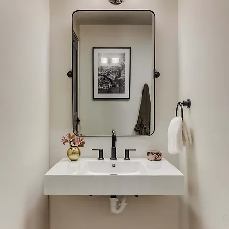 Luxe 6-bedroom Garden District Retreat Pool New Orleans