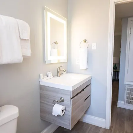 Aparthotel Frenchmen 2br Escape W Free Parking & Hot Tub 3*