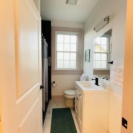 Beautiful Allen Toussaint Earhart Duplex Holiday home New Orleans