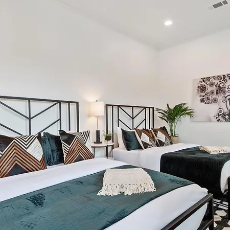 Relaxing Private Heated Pool Holiday home *