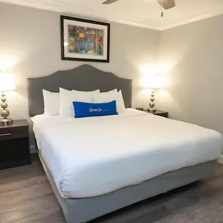 Refined 2br Escape On Frenchmen Street W Pool New Orleans